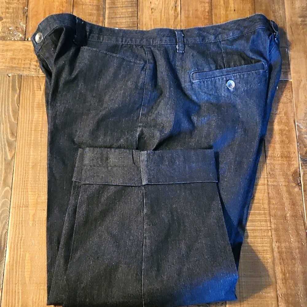 Maureen Black Pleated Dark Wash Size 18 Capri Jeans